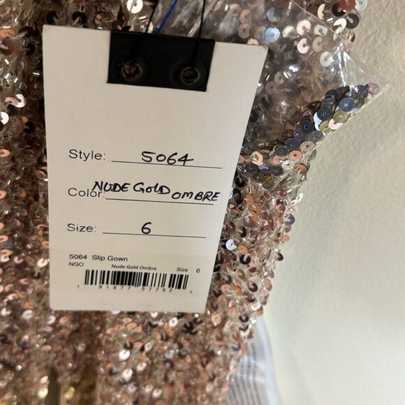 Mac Duggal embellished sequins ombré color long gown with slit style 5064 size 6 - Picture 8 of 15